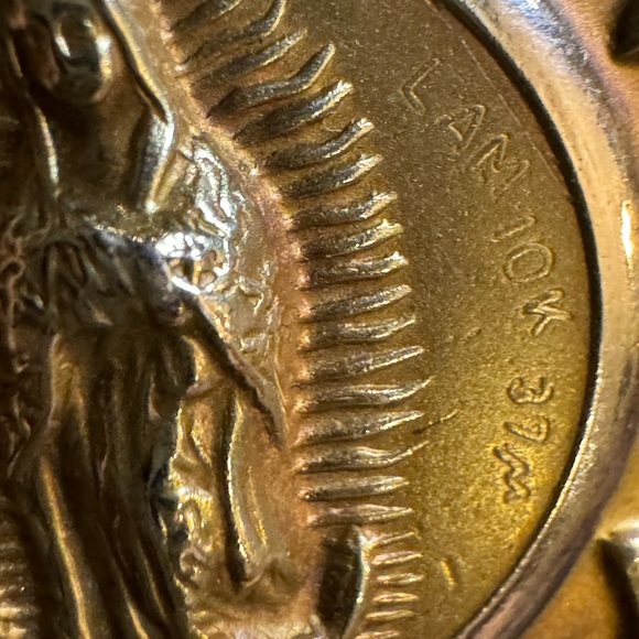 14k real Gold Jesus Medallion Pendant vintage 8.14 grams 1 1/2 inch - Picture 6 of 13